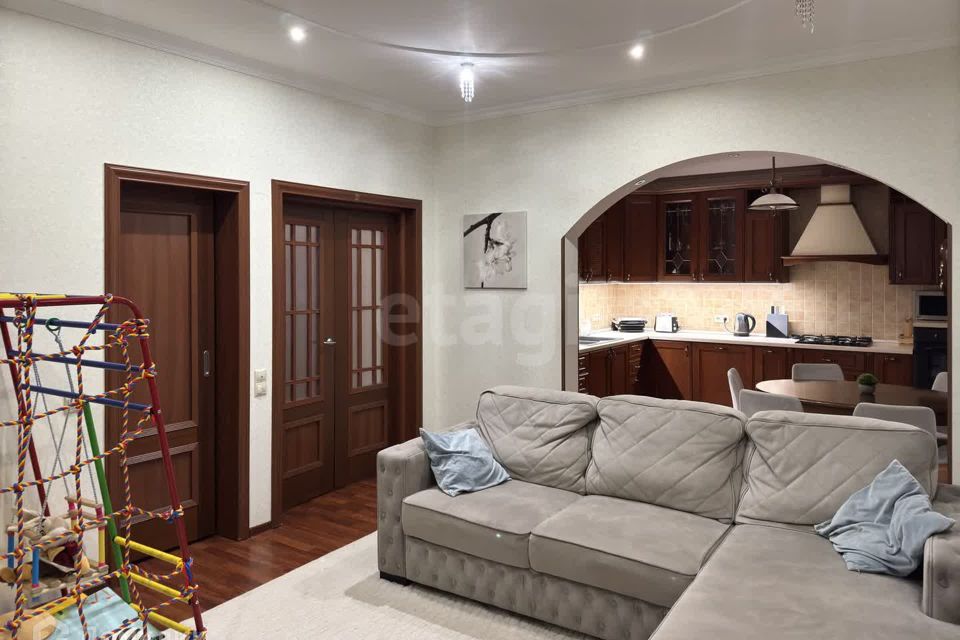 Продаётся 2-комнатная квартира, 77.4 м²