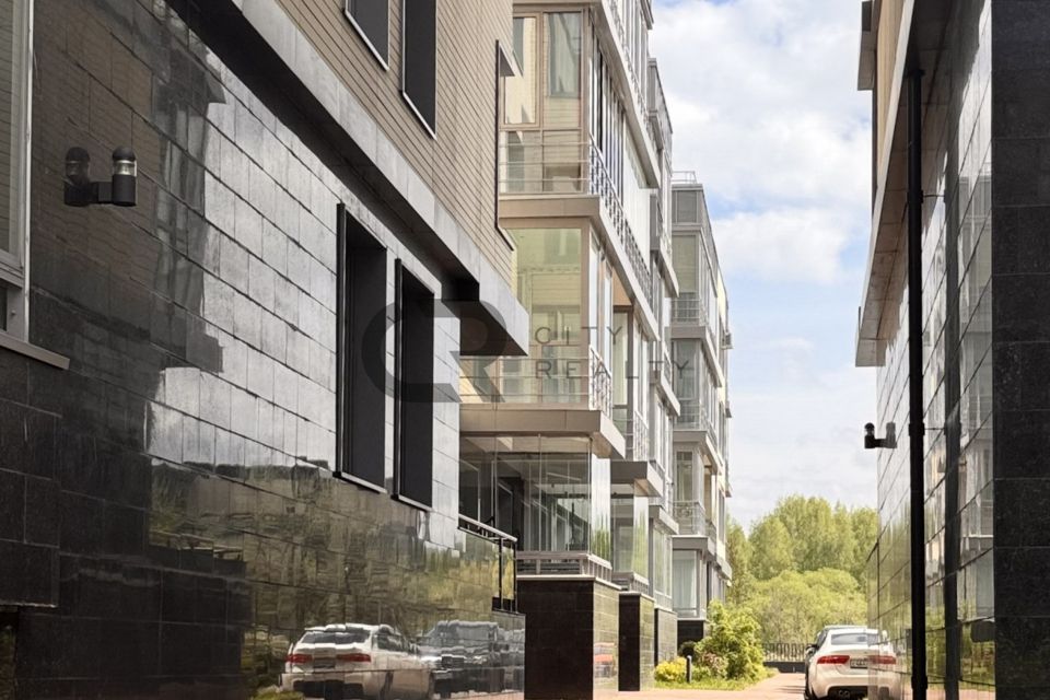 Продаётся 4-комнатная квартира, 147 м²