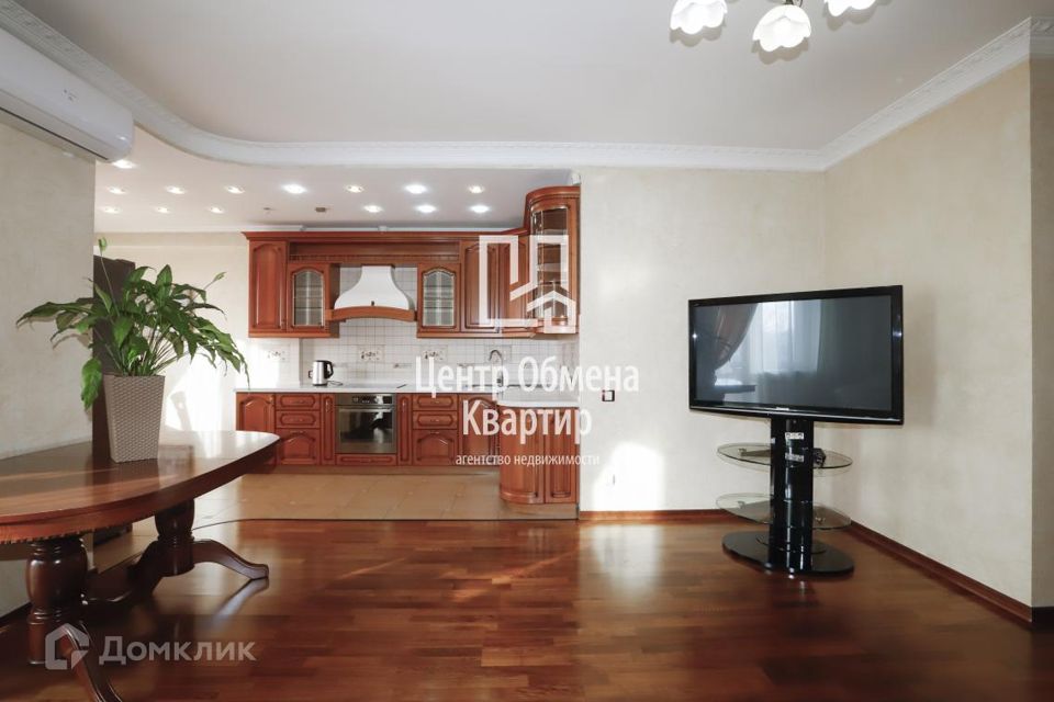 Продаётся 5-комнатная квартира, 138 м²