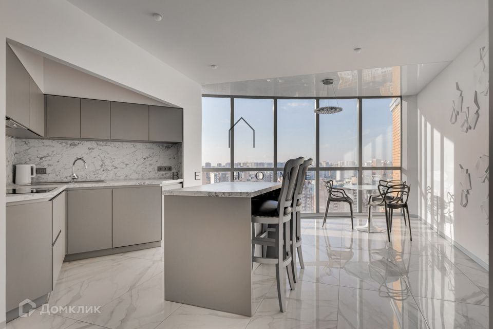 Продаётся 3-комнатная квартира, 126.4 м²