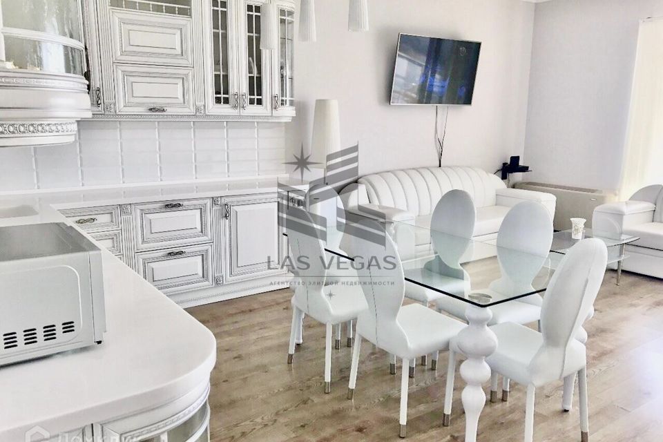 Сдаётся 1-комнатная квартира, 70 м²