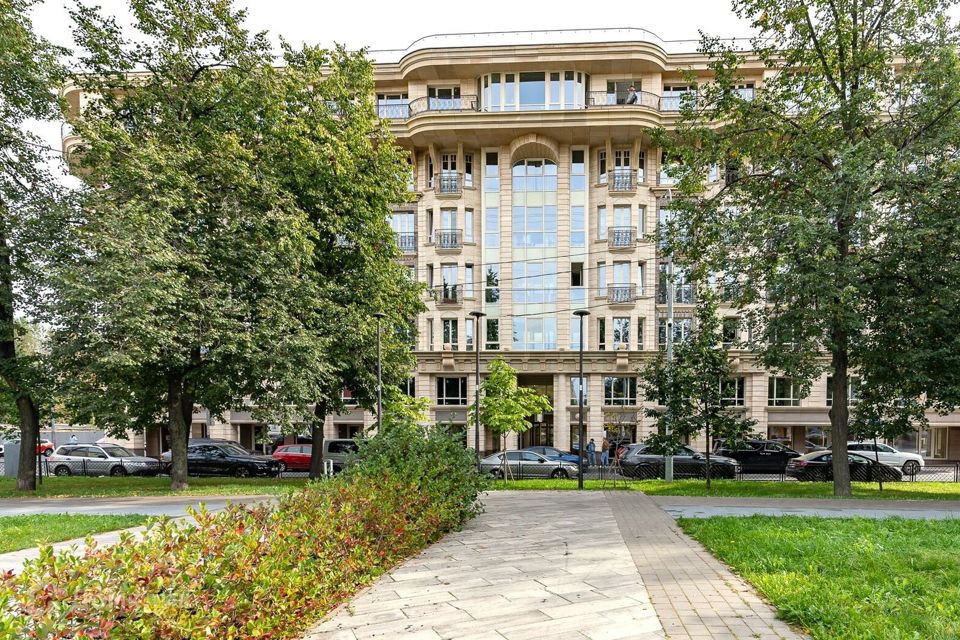 Продаётся 4-комнатная квартира, 134 м²