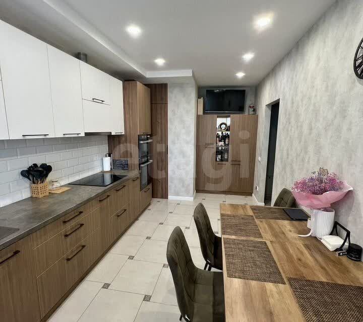 Продаётся 2-комнатная квартира, 83.7 м²