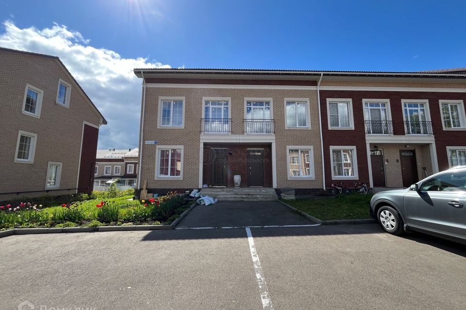 Продаётся 6-комнатная квартира, 140 м²