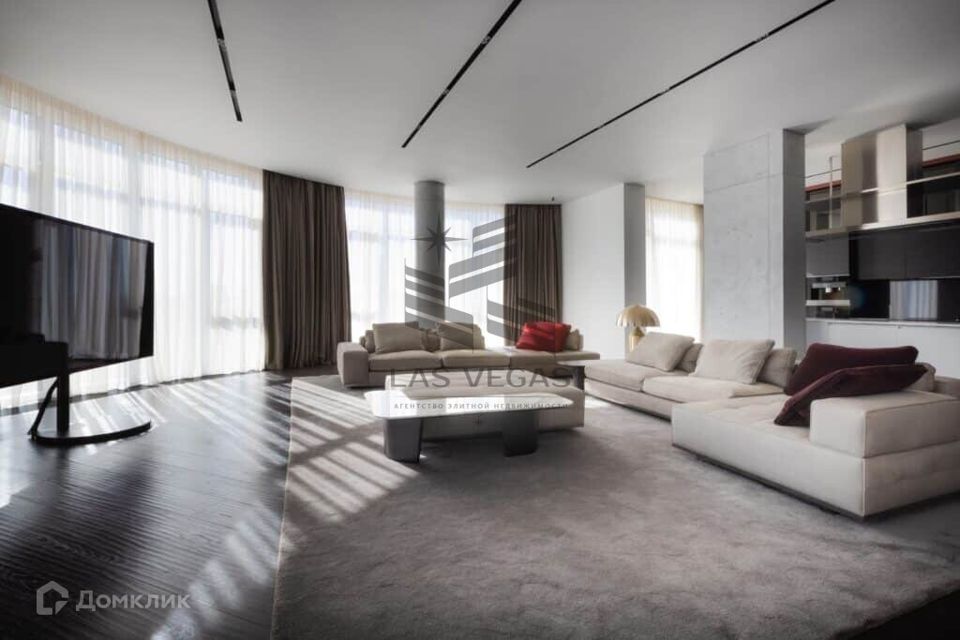 Сдаётся 4-комнатная квартира, 190 м²