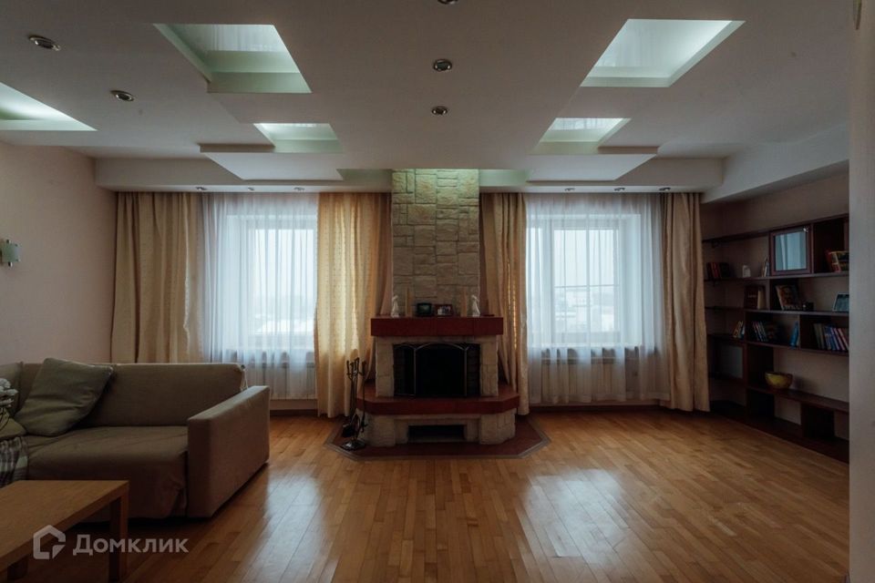 Продаётся 3-комнатная квартира, 147 м²