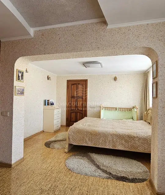 Продаётся 5-комнатная квартира, 173 м²