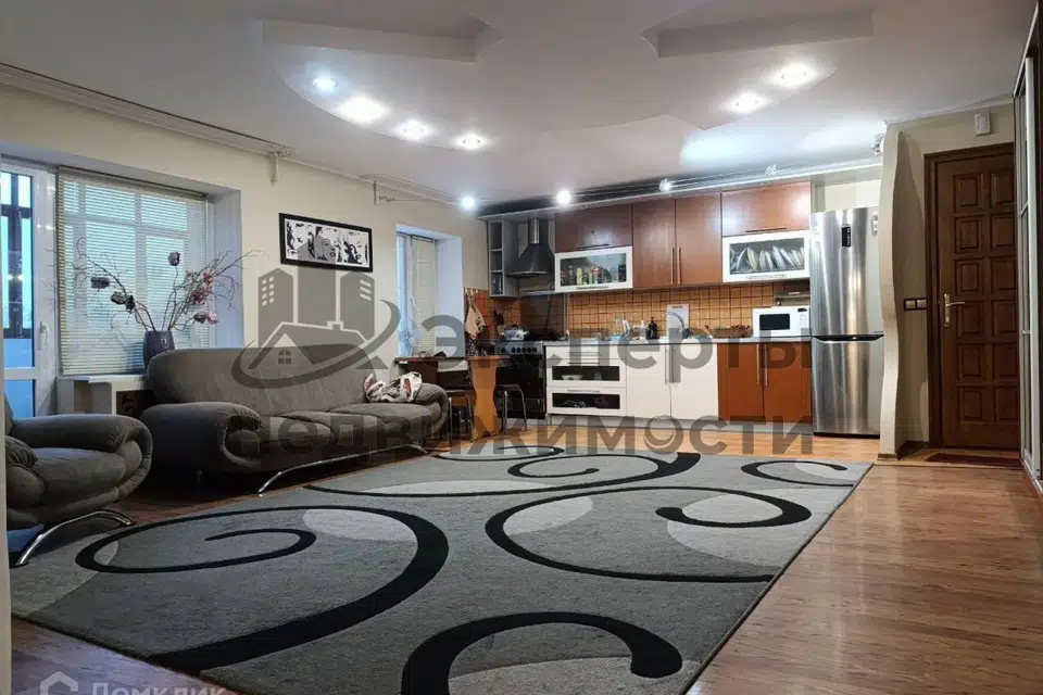 Продаётся 4-комнатная квартира, 109.3 м²