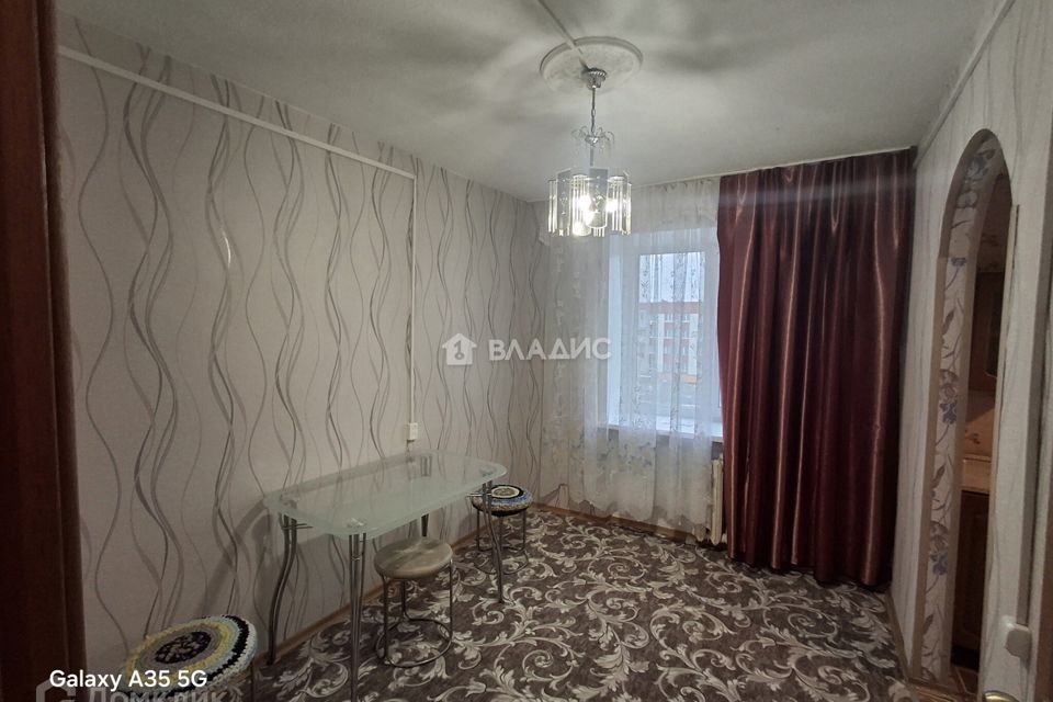 Продаётся 4-комнатная квартира, 61.3 м²