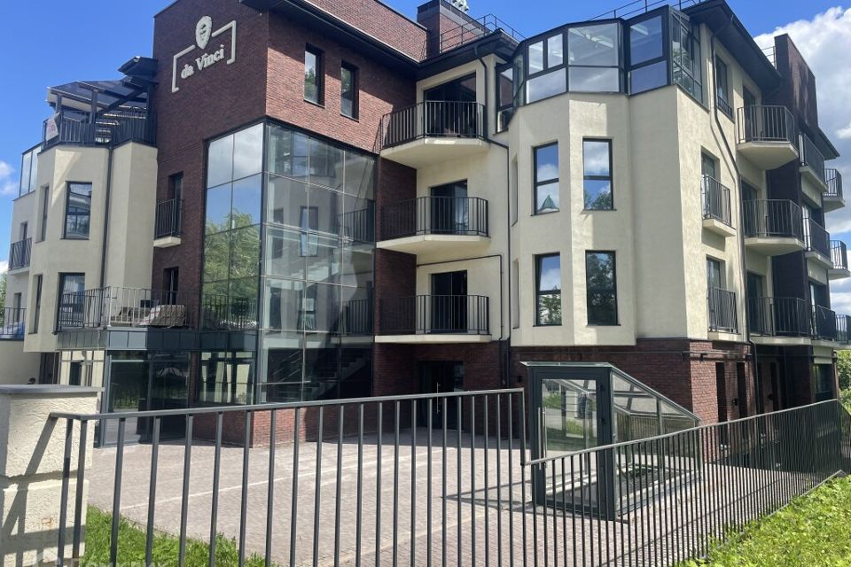 Продаётся 4-комнатная квартира, 124 м²