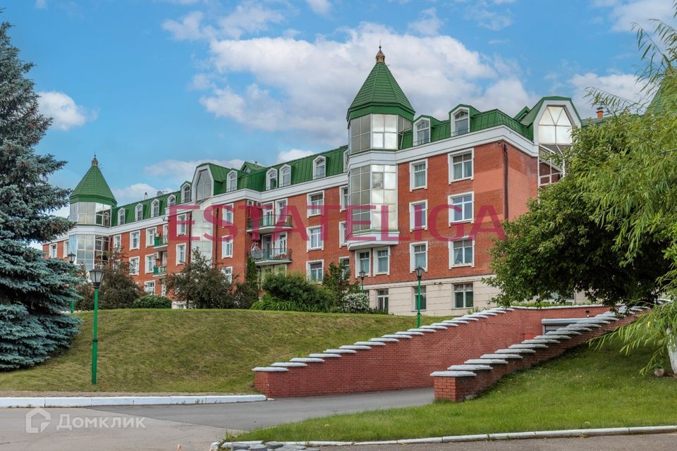 Продаётся 4-комнатная квартира, 225.3 м²