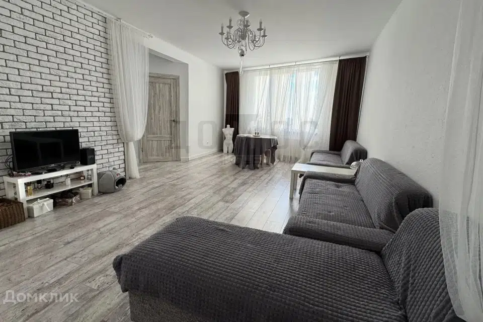 Продаётся 4-комнатная квартира, 100 м²