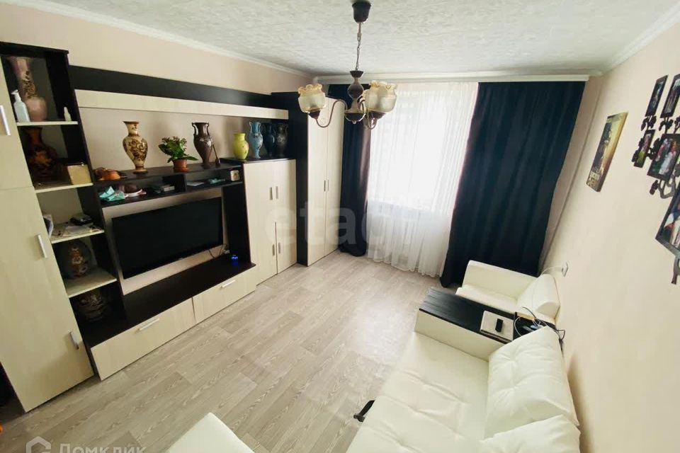 Продаётся 4-комнатная квартира, 101 м²