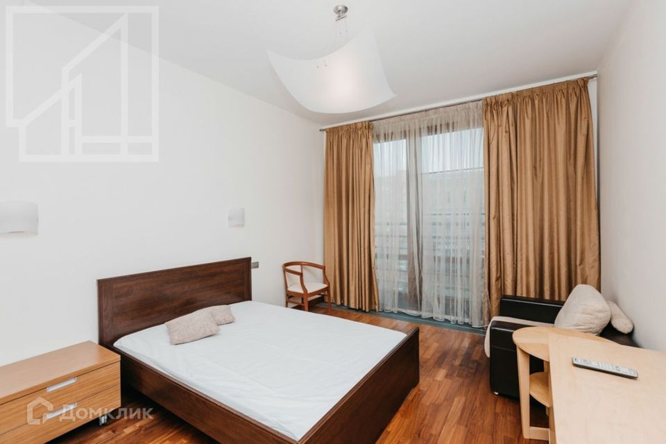 Сдаётся 5-комнатная квартира, 221 м²