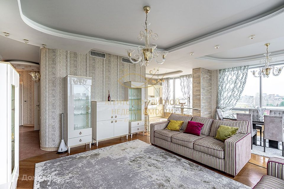 Продаётся 3-комнатная квартира, 134 м²