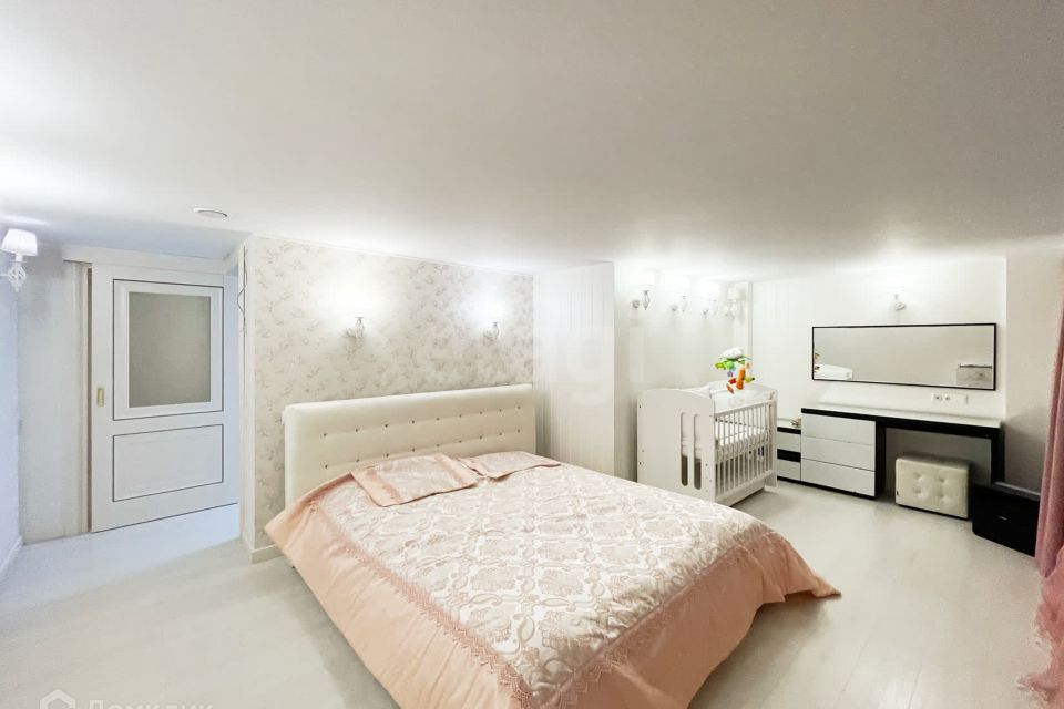 Продаётся 4-комнатная квартира, 190 м²