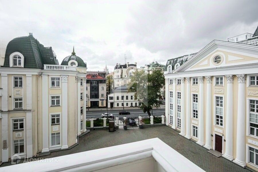 Продаётся 4-комнатная квартира, 185 м²