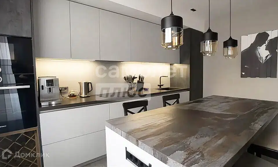 Продаётся 3-комнатная квартира, 107 м²