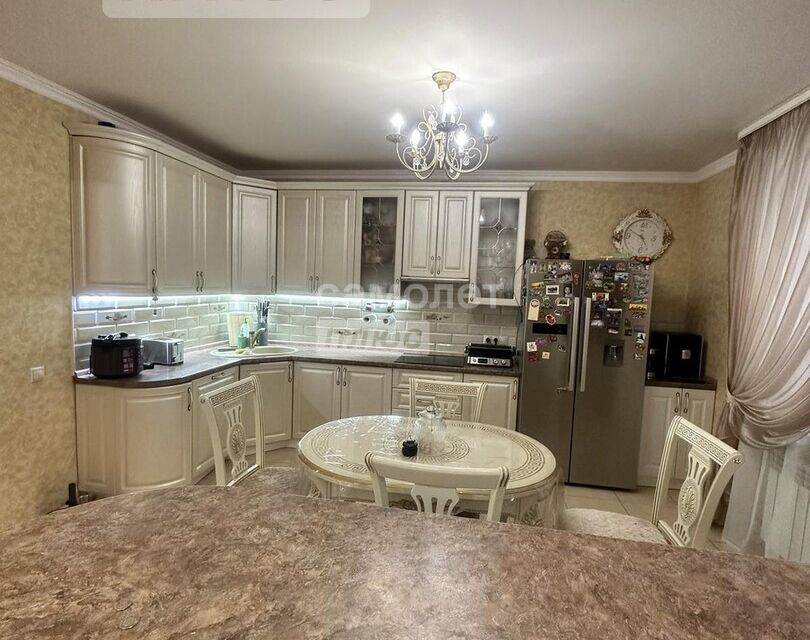 Продаётся 4-комнатная квартира, 121 м²