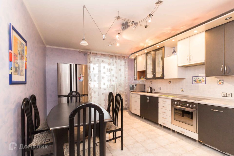 Сдаётся 3-комнатная квартира, 140 м²