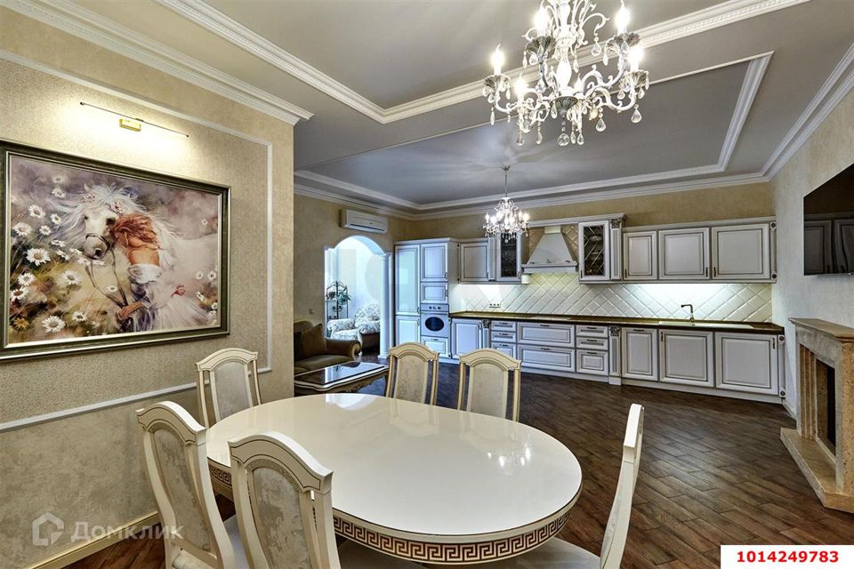 Продаётся 3-комнатная квартира, 160 м²