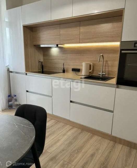 Сдаётся 2-комнатная квартира, 56 м²