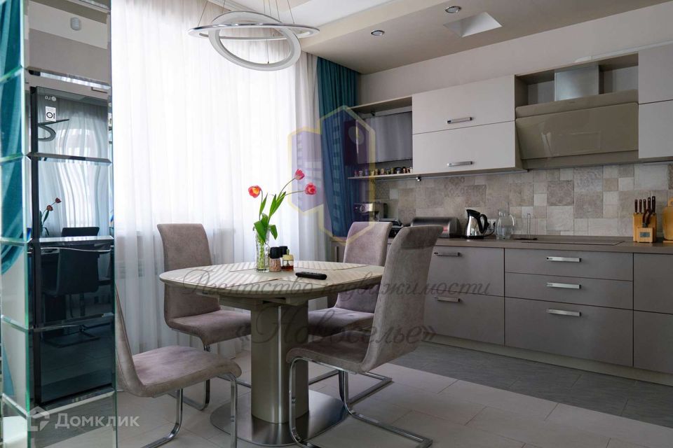 Продаётся 4-комнатная квартира, 117 м²