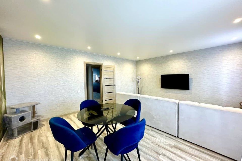 Продаётся 3-комнатная квартира, 101.7 м²