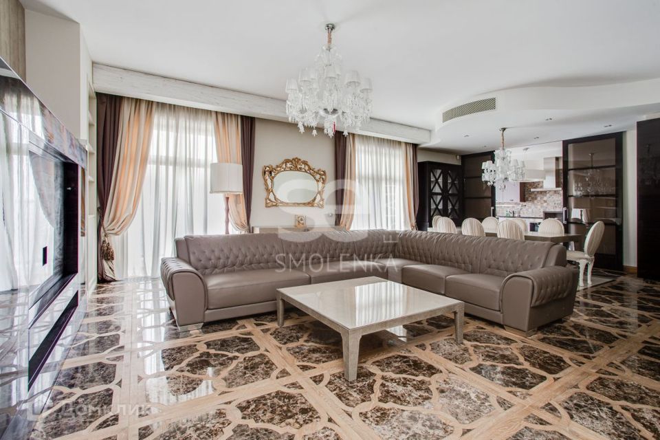 Сдаётся 4-комнатная квартира, 250 м²