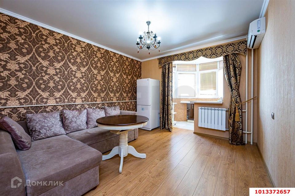 Продаётся 1-комнатная квартира, 56 м²