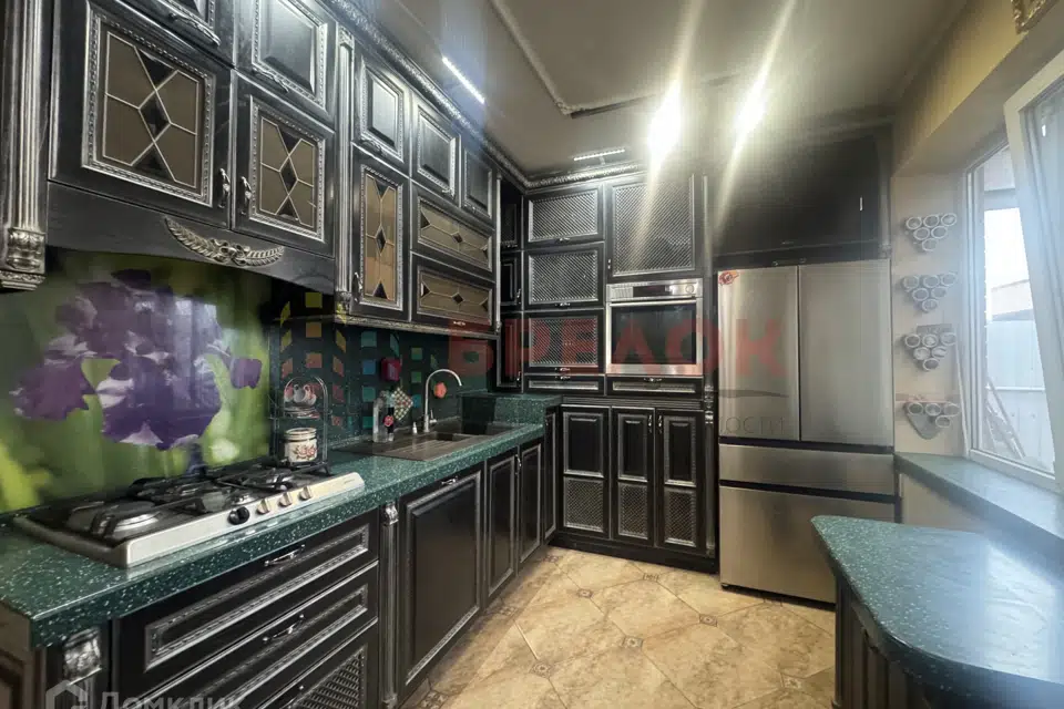 Продаётся 2-этажный дом, 450 м²