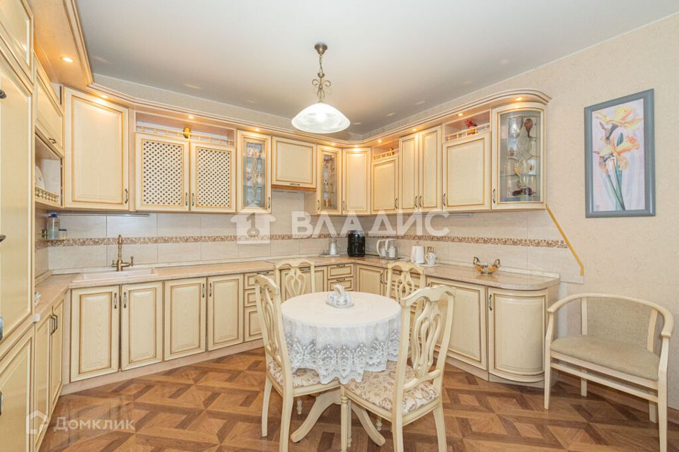 Продаётся 1-комнатная квартира, 67 м²