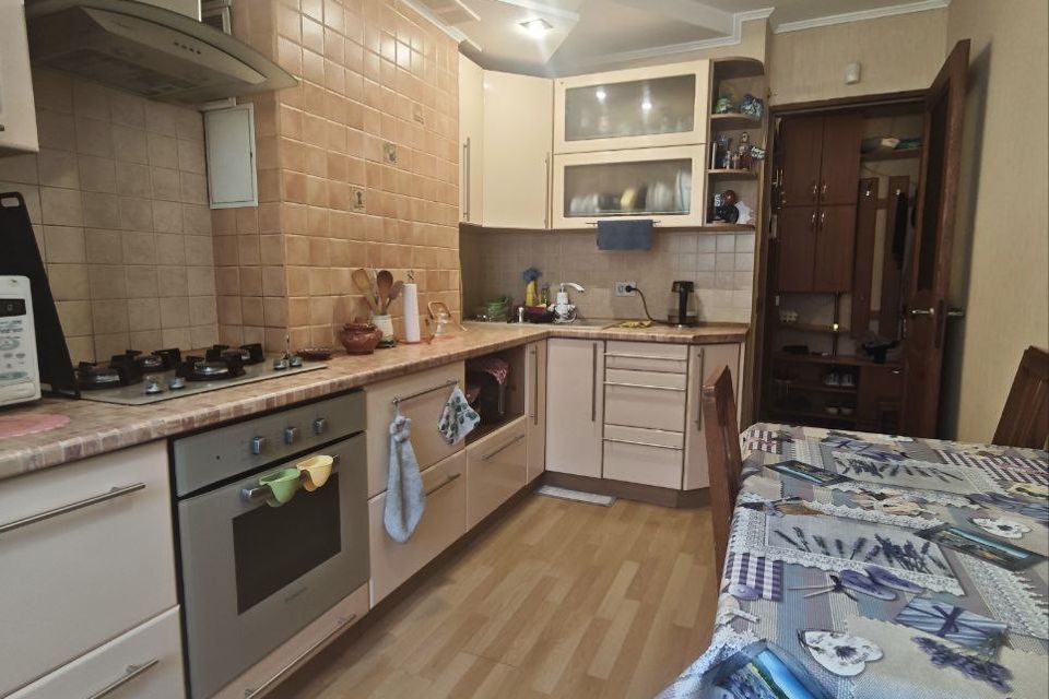 Продаётся 4-комнатная квартира, 76.4 м²