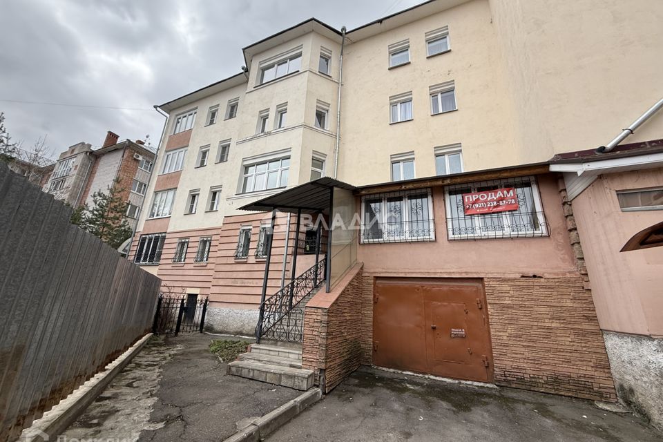 Продаётся 3-комнатная квартира, 184.7 м²