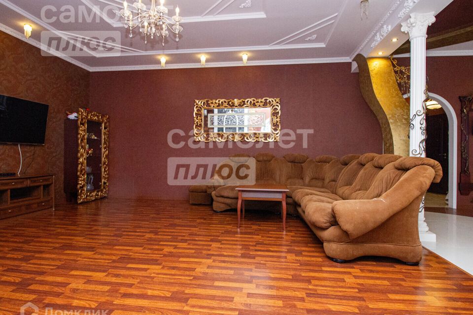 Продаётся 3-комнатная квартира, 236.7 м²