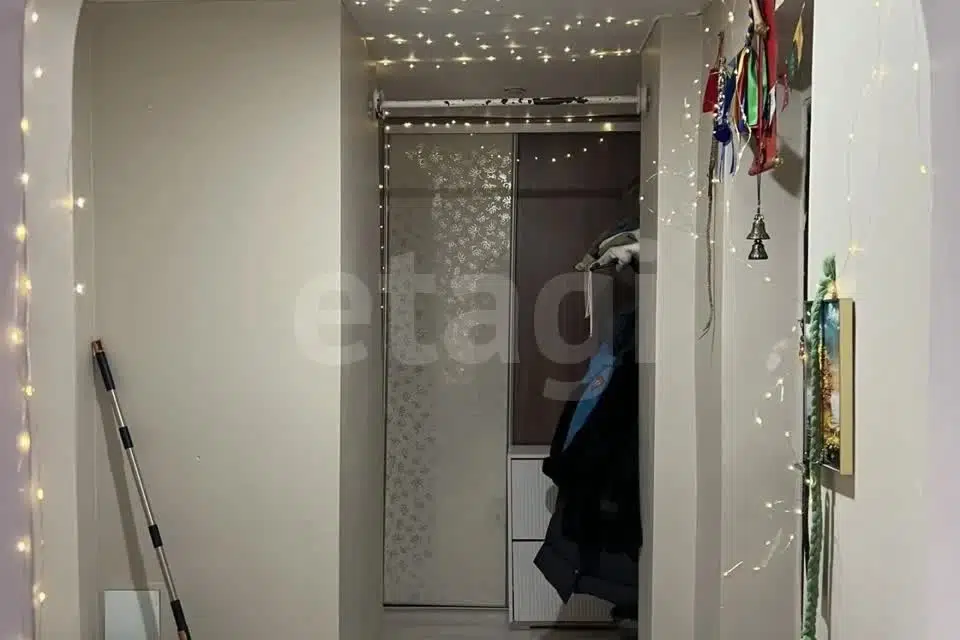 Продаётся 4-комнатная квартира, 64 м²