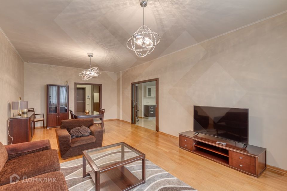 Сдаётся 3-комнатная квартира, 135 м²