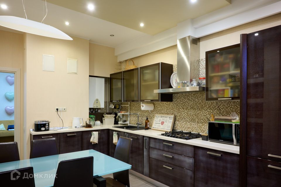 Продаётся 3-комнатная квартира, 129.9 м²