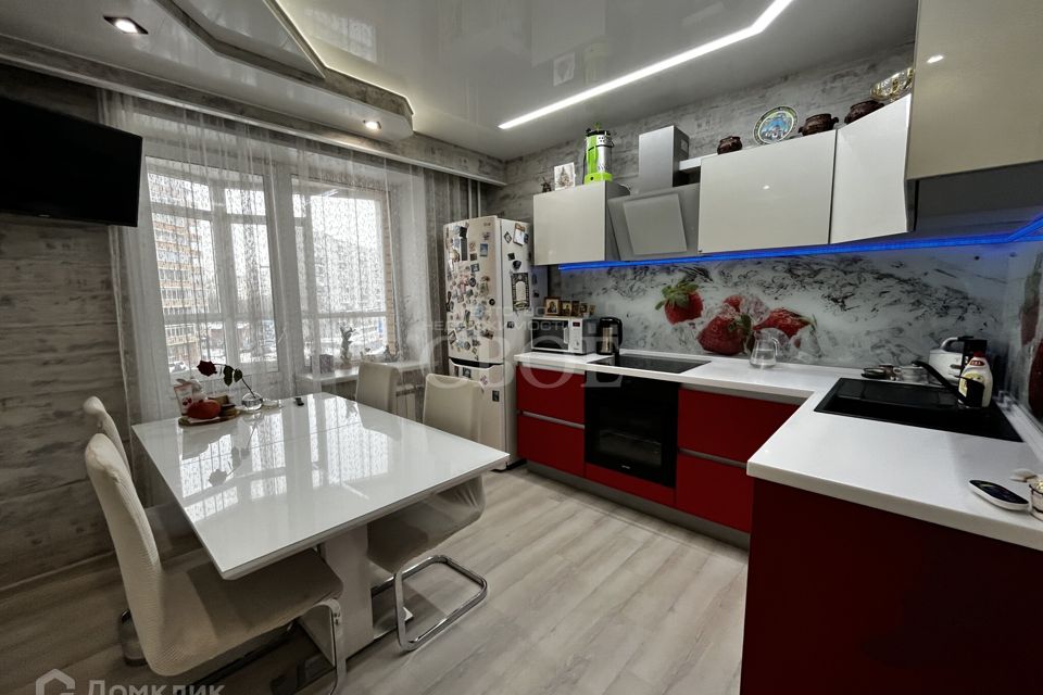 Продаётся 4-комнатная квартира, 108.2 м²