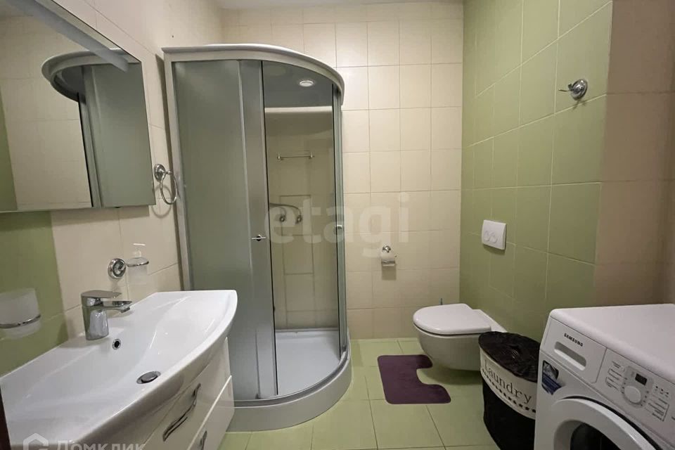 Продаётся 3-комнатная квартира, 108 м²