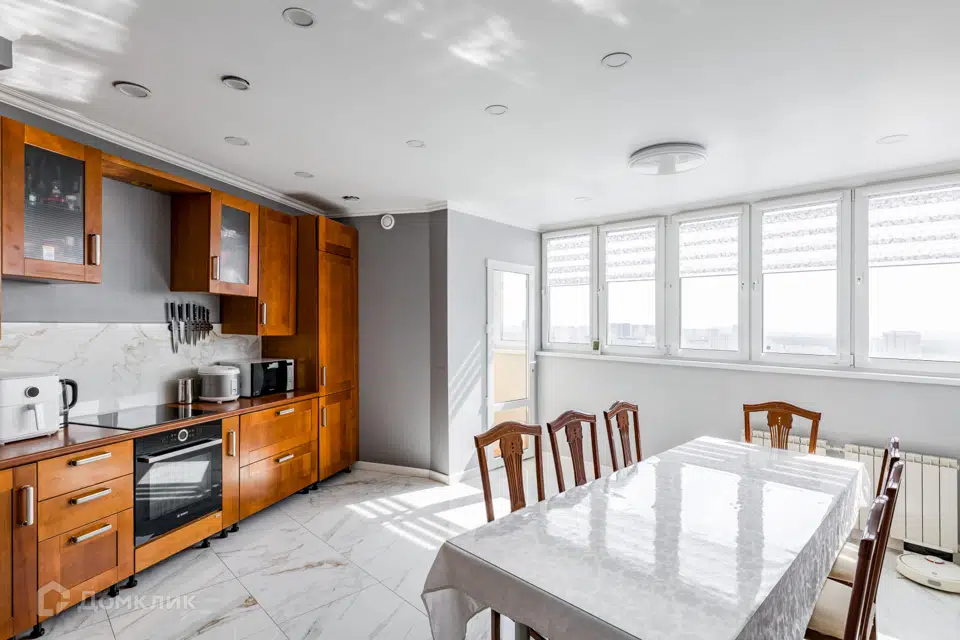 Продаётся 5-комнатная квартира, 255 м²
