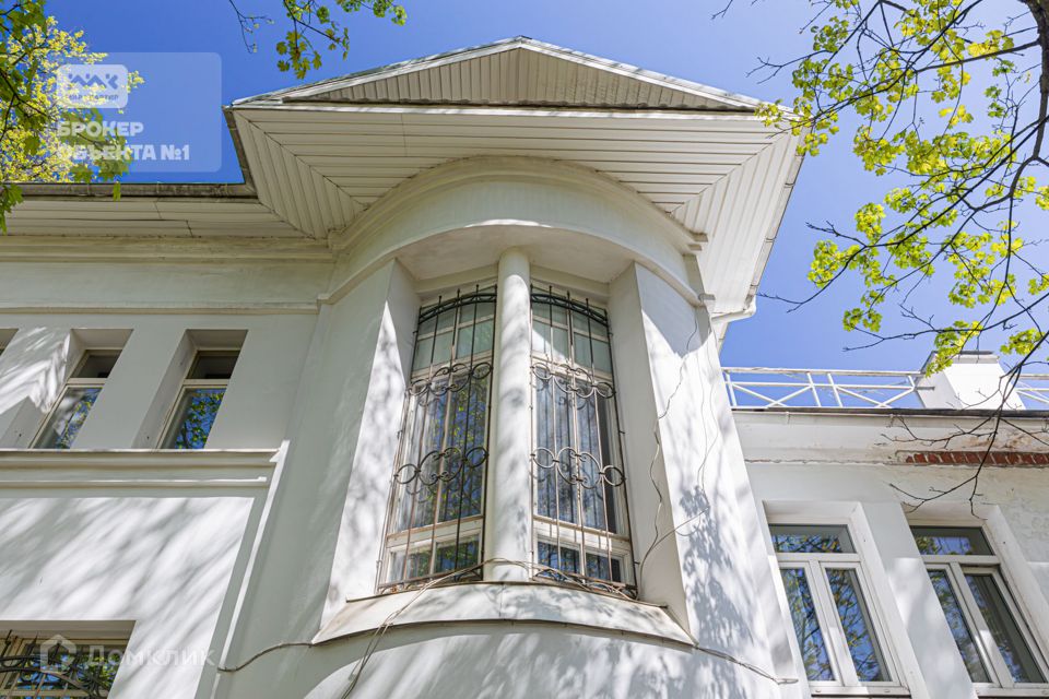 Продаётся 4-комнатная квартира, 218.4 м²