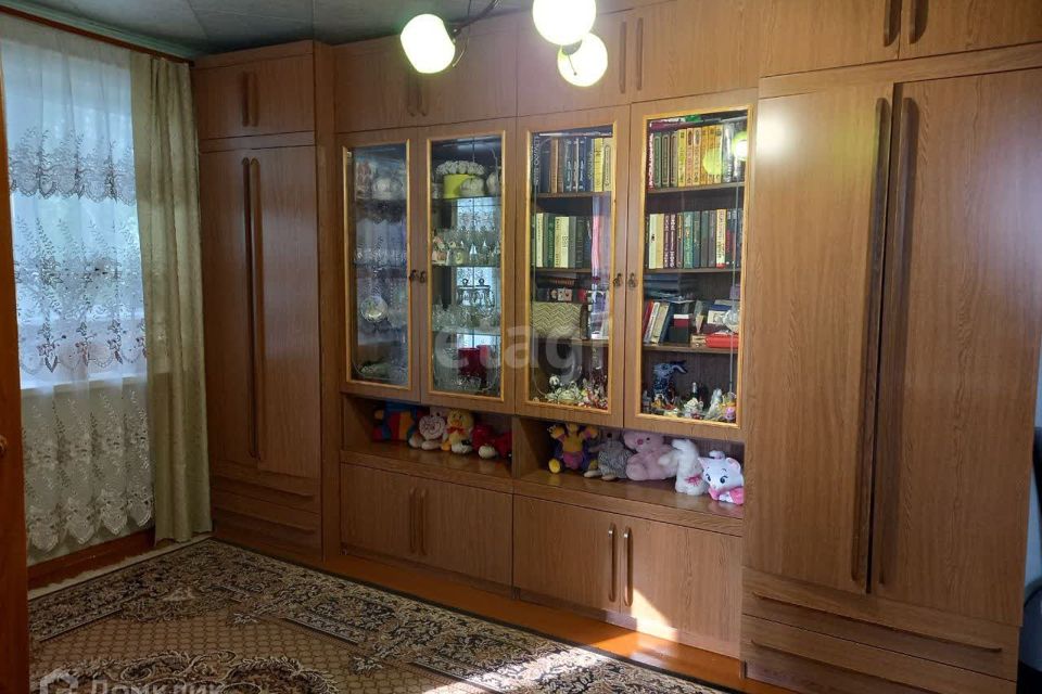 Продаётся 4-комнатная квартира, 61.7 м²