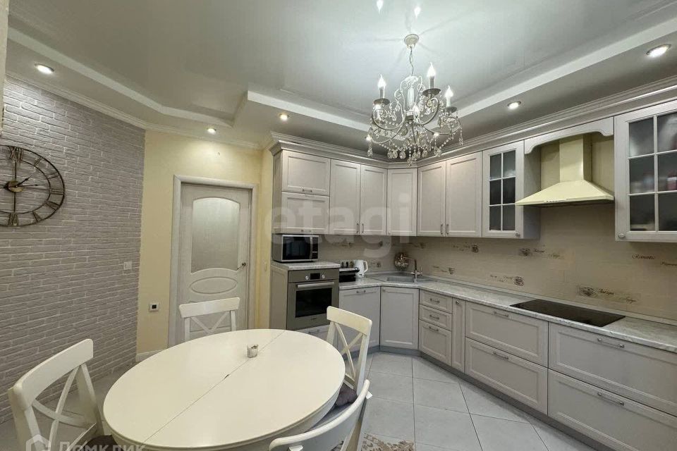 Продаётся 3-комнатная квартира, 108.8 м²