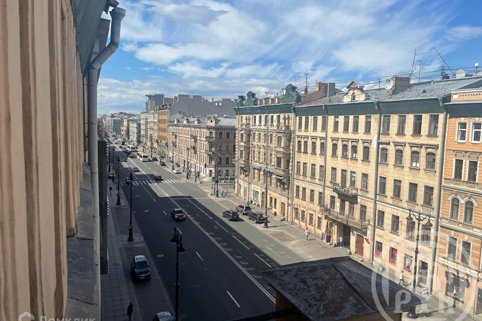 Продаётся 4-комнатная квартира, 140.5 м²