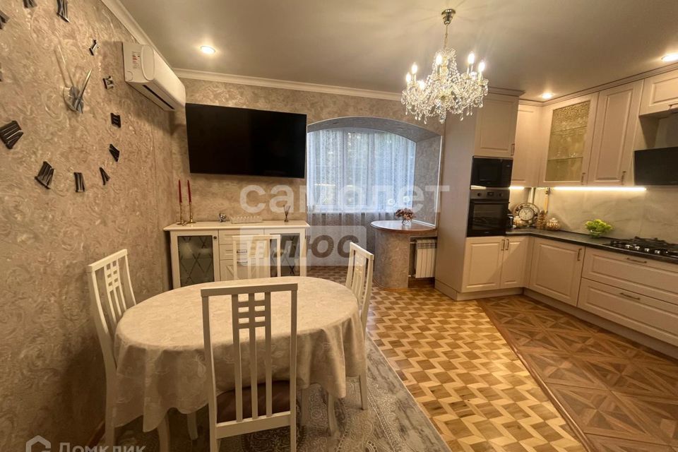 Продаётся 4-комнатная квартира, 157 м²