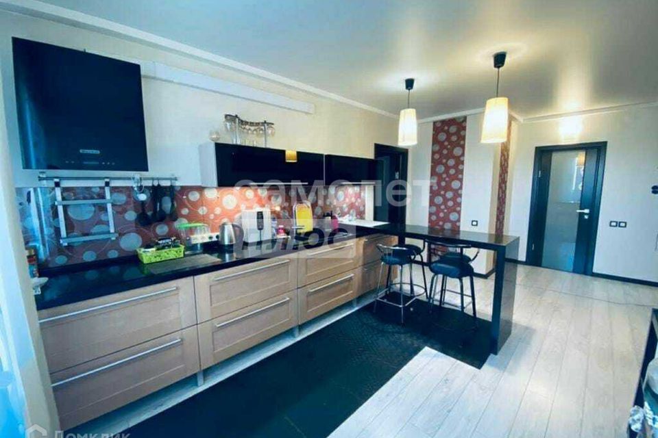 Сдаётся 2-комнатная квартира, 75 м²
