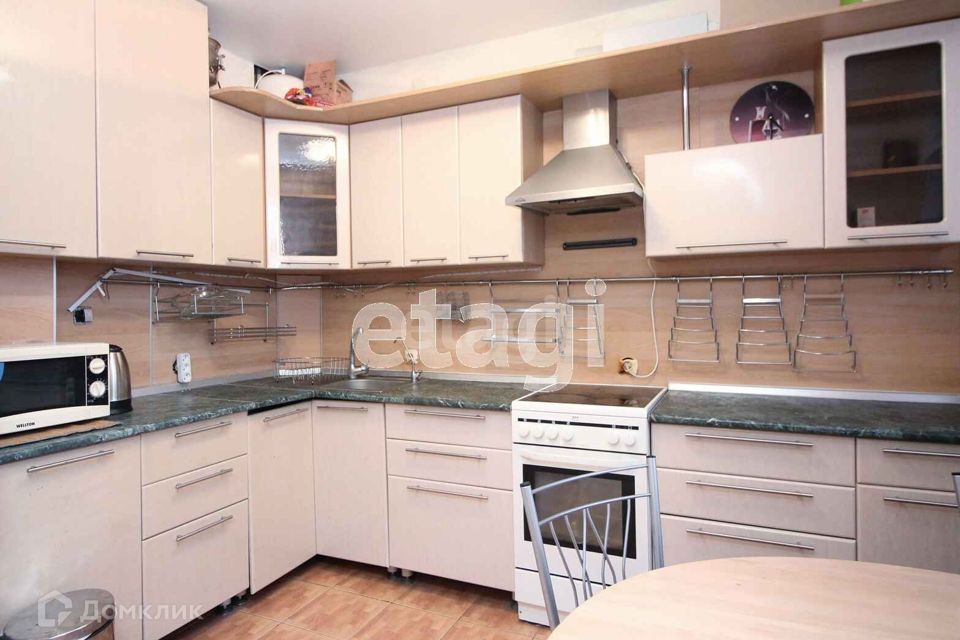 Продаётся 4-комнатная квартира, 72 м²