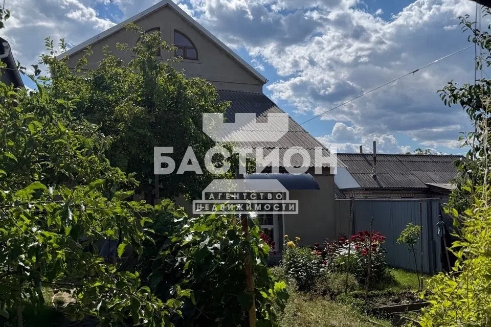Продаётся 2-этажный дом, 200 м²