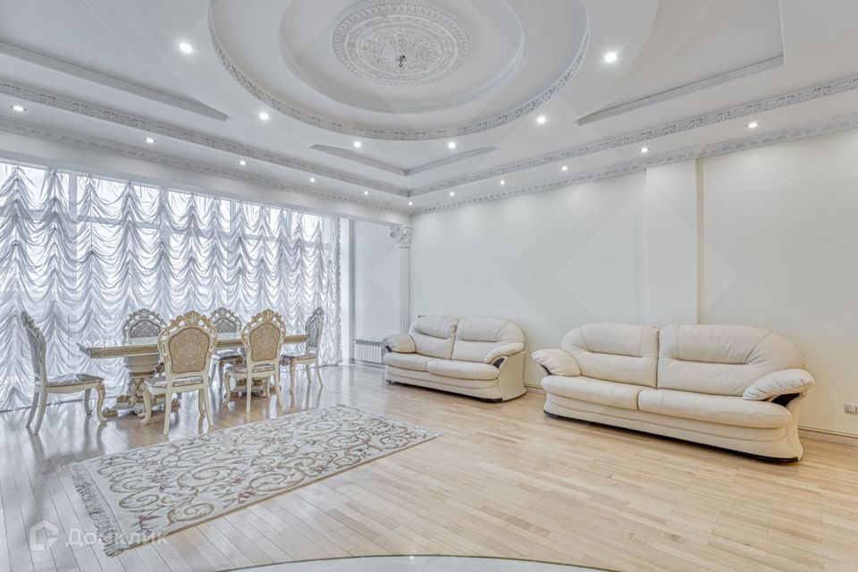 Сдаётся 4-комнатная квартира, 141 м²